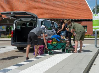 Inzet elektrische schoolbus Zonnemaire op Transferium Renesse